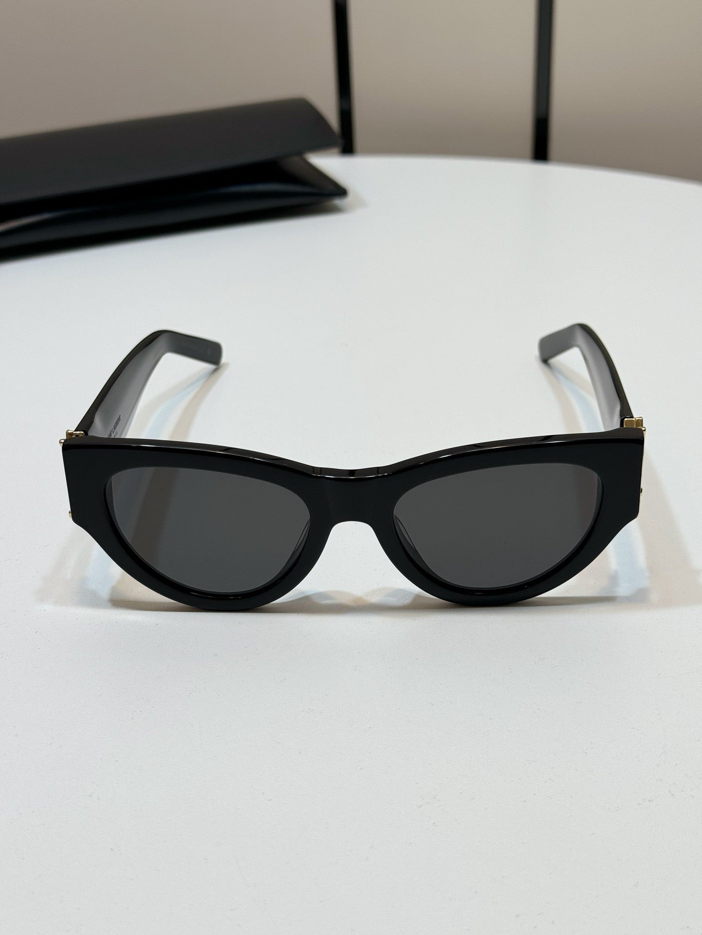 new Black Large Rim Sunglasses Gold Logo M94